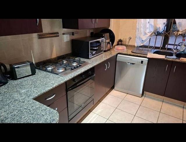 3 BEDROOM APARTMENT FOR SALE IN RAVENSWOOD